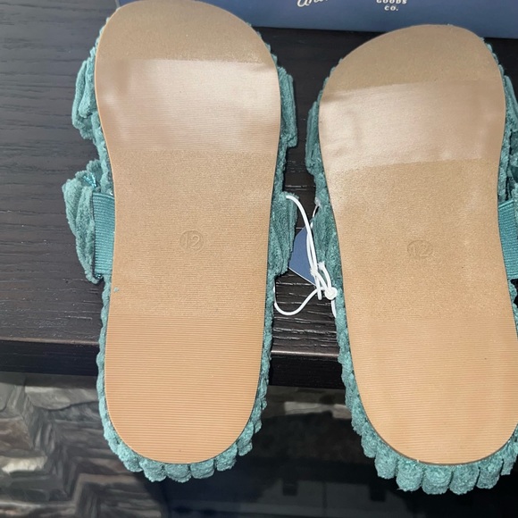 Terry Slides - Picture 2 of 4